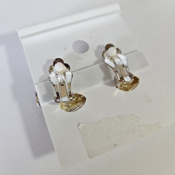 NEW Style & Co. Gold-Tone Retro Rhinestone Rose Flower Necklace & Clip Earrings - Picture 6 of 7